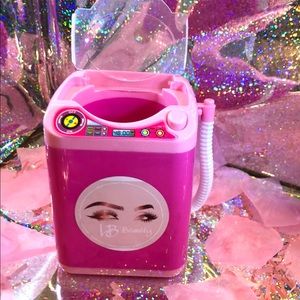Makeup brush washing machine